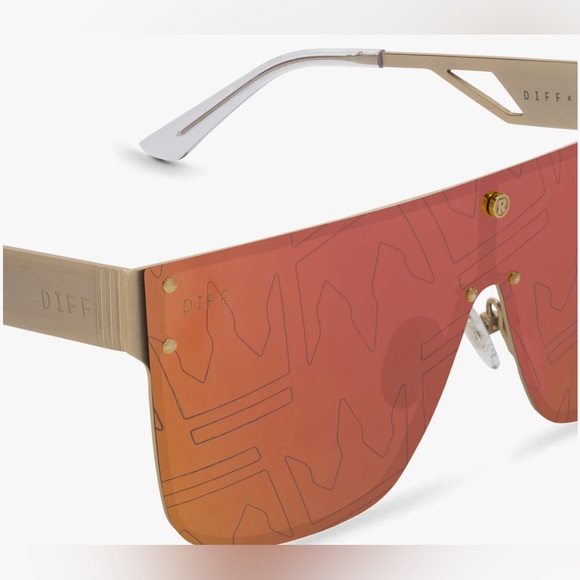 Diff X Robin Arzón | La Reina Sunglasses - Picture 5 of 14